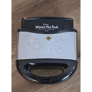 VillaWare Disney Winnie the Pooh Waffler Electric Waffle Maker 5555-15 WORKS